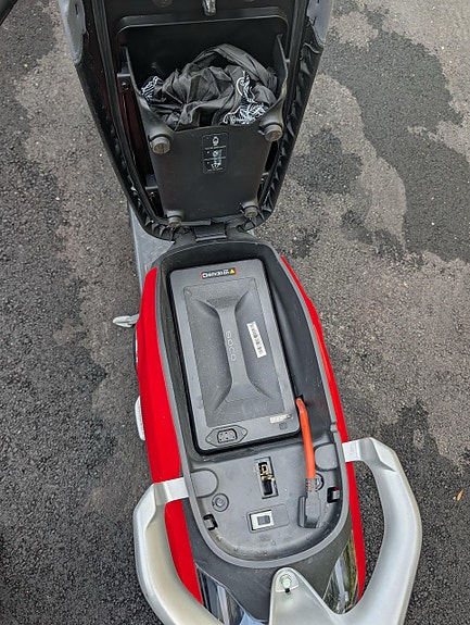 Super Soco Scoter/Vespa 6 of 9