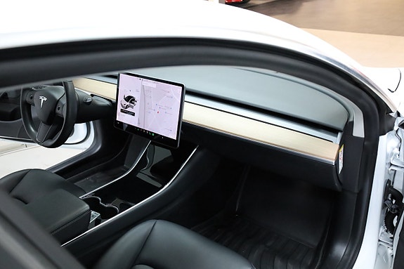 Tesla Model 3 19 of 25