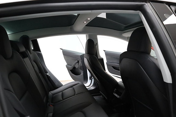 Tesla Model 3 18 of 25