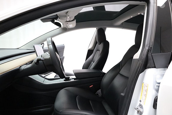 Tesla Model 3 16 of 25