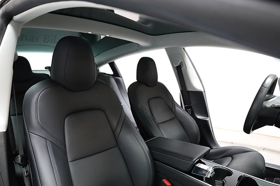Tesla Model 3 20 of 25