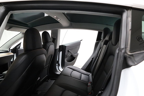 Tesla Model 3 17 of 25