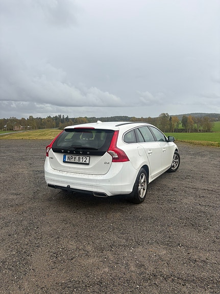 Volvo V60 4 of 6