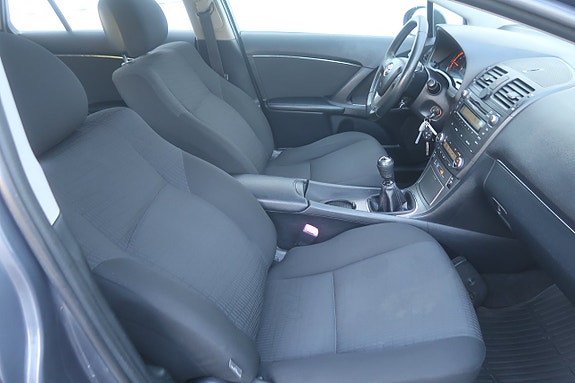 Toyota Avensis 8 of 24