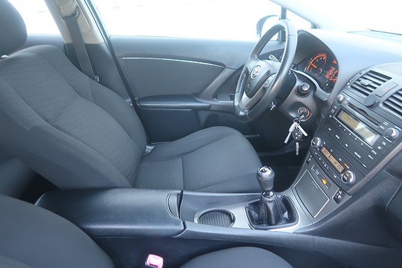Toyota Avensis 7 of 24