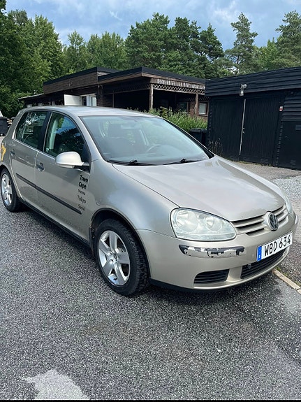 Volkswagen Golf V 3 of 7