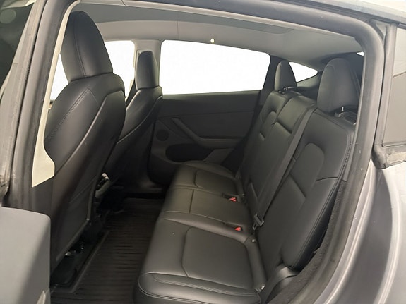 Tesla Model Y 18 of 30