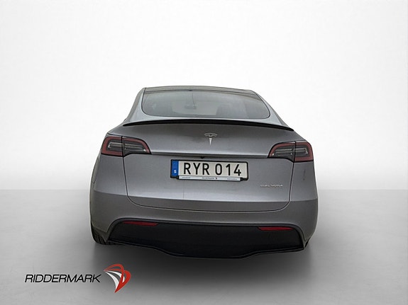 Tesla Model Y 7 of 30