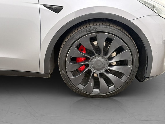 Tesla Model Y 13 of 30