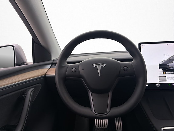 Tesla Model Y 20 of 30