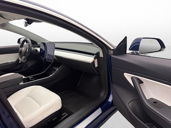 Tesla Model 3 15 of 30