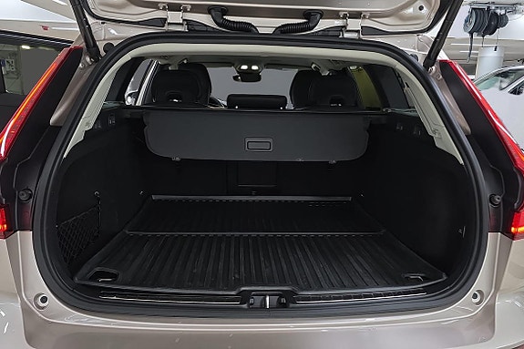 Volvo V60 Cross Country 12 of 23