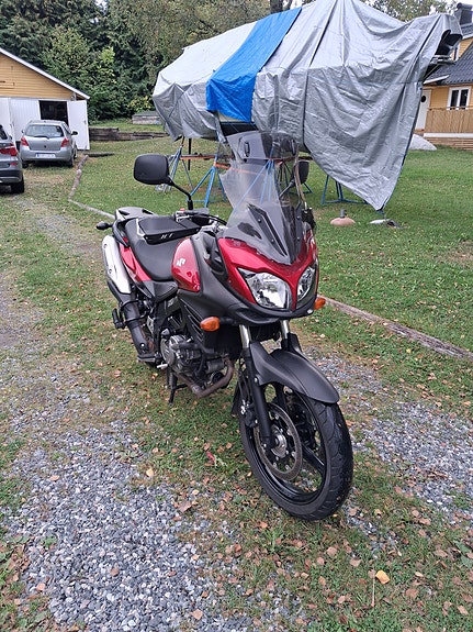 Suzuki DL650A V-Strom 2 of 8