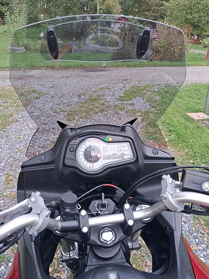 Suzuki DL650A V-Strom 7 of 8