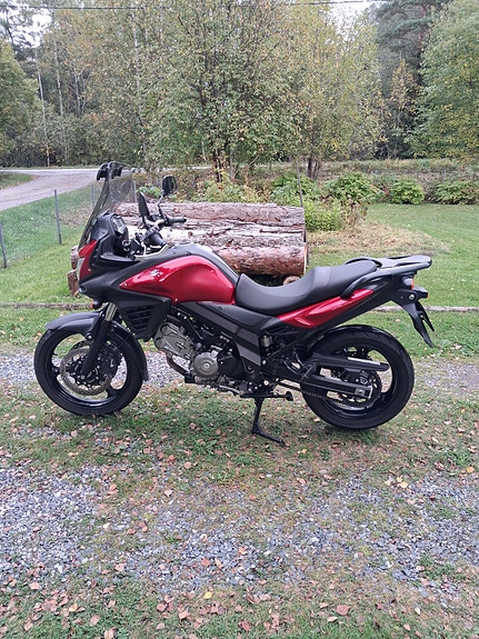Suzuki DL650A V-Strom 4 of 8
