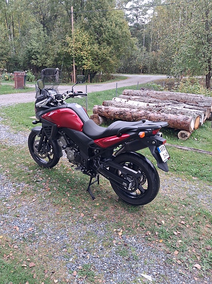 Suzuki DL650A V-Strom 3 of 8