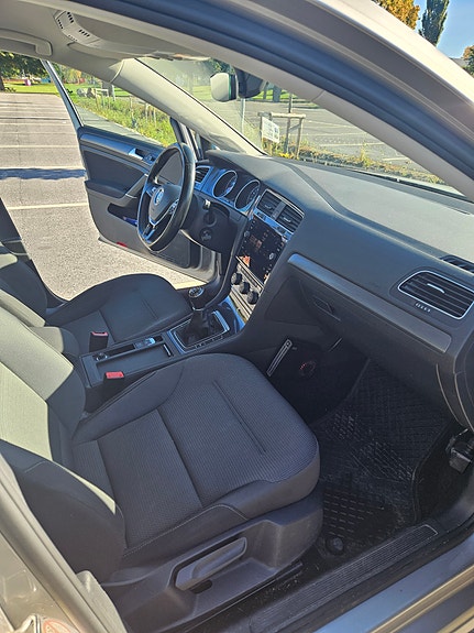 Volkswagen Golf VII 6 of 8