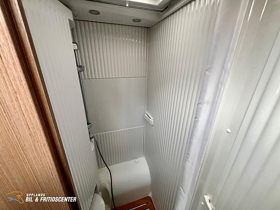 Carado T448 Edition 15 Solpanel / 3500kg / Taksäng 10 of 12