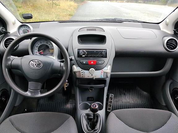 Toyota Aygo 7 of 9