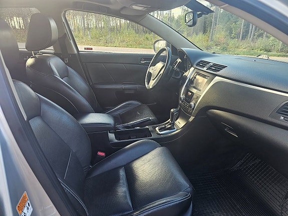 Suzuki Kizashi 4 of 7