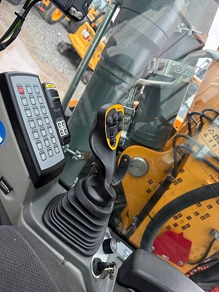 Liebherr A 916 Compact Litronic 4 of 9