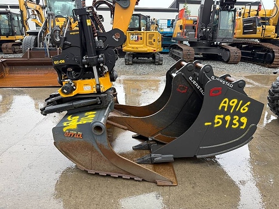 Liebherr A 916 Compact Litronic 2 of 9