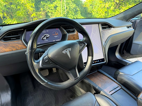 Tesla Model S 6 of 8