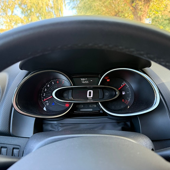 Renault Clio 9 of 14