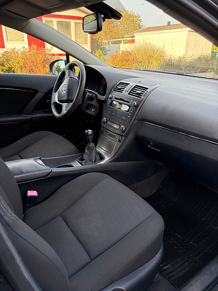 Toyota Avensis 8 of 11