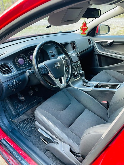 Volvo S60 13 of 16