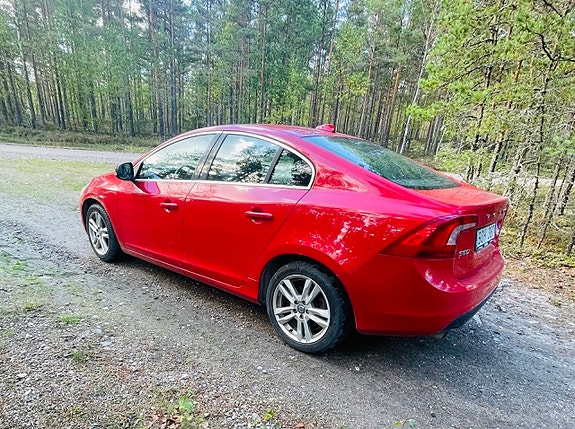 Volvo S60 2 of 16