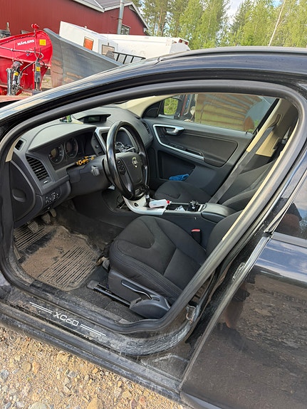 Volvo XC60 3 of 7