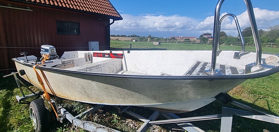 Crescent 47 med 2 motorer, ekolod, trailer samt mycket tillbehör 3 of 7