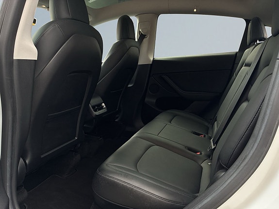 Tesla Model Y 13 of 25