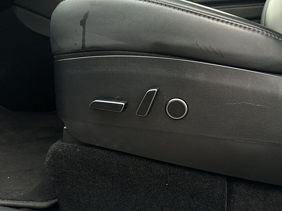 Tesla Model Y 17 of 25