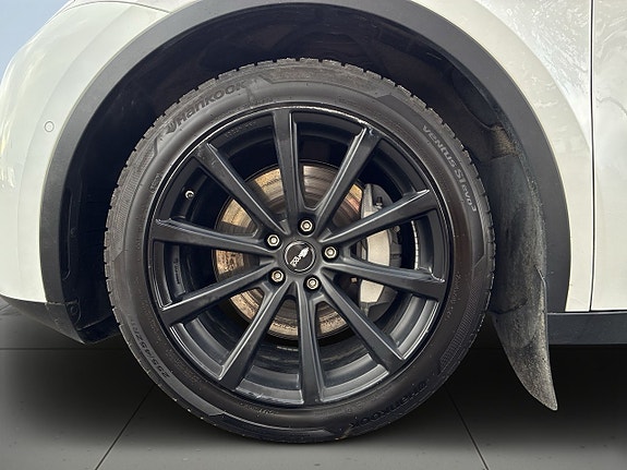 Tesla Model Y 14 of 25