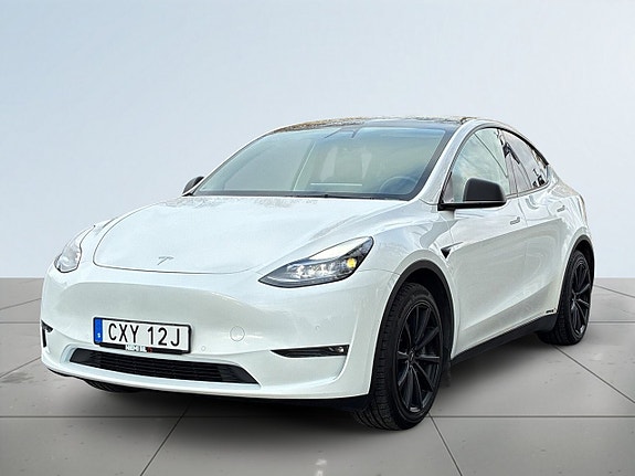 Tesla Model Y 16 of 25