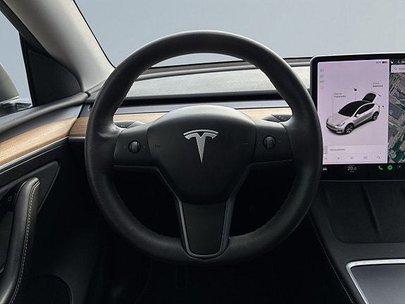 Tesla Model Y 9 of 25