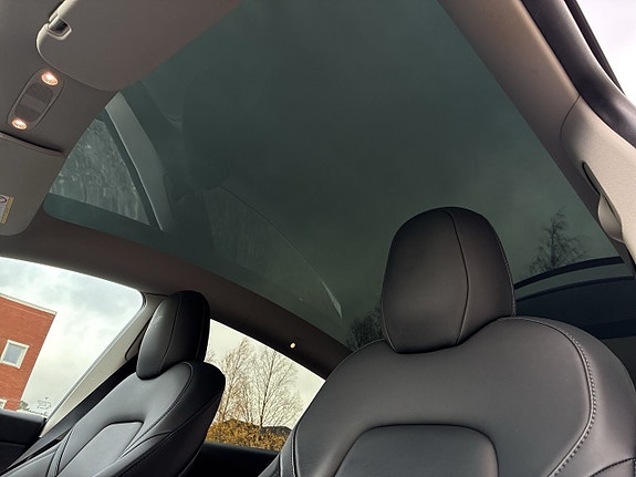 Tesla Model Y 20 of 25