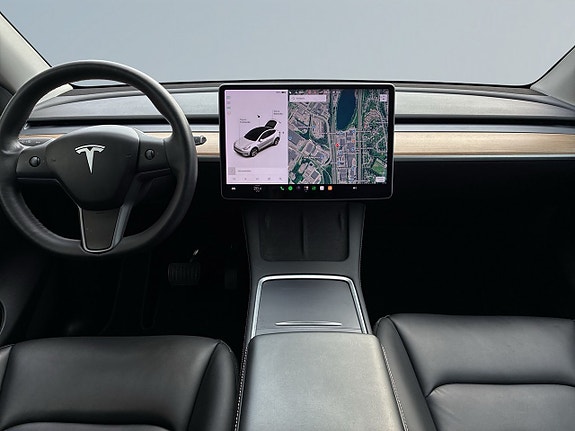 Tesla Model Y 8 of 25