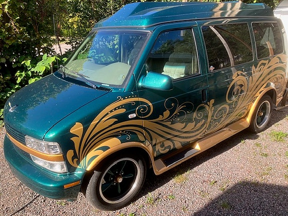 Chevrolet Astro 2 of 6