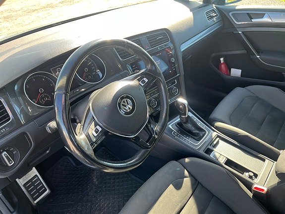 Volkswagen Golf Alltrack 3 of 7