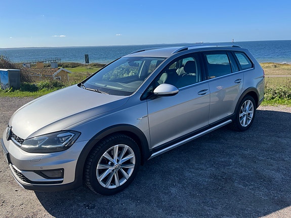 Volkswagen Golf Alltrack 2 of 7