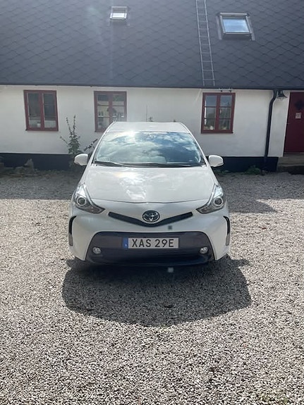 Toyota Prius+ 5 of 7