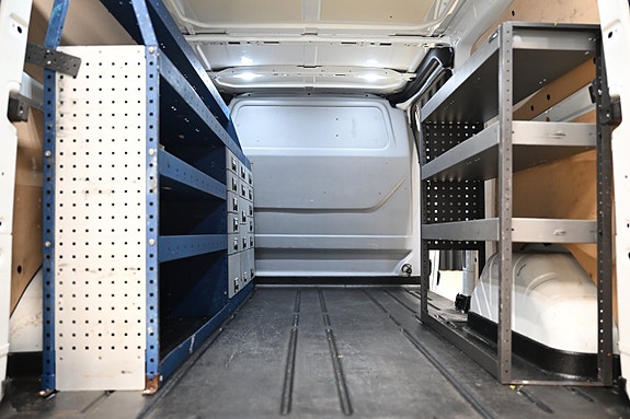 Ford Transit Custom 8 of 30