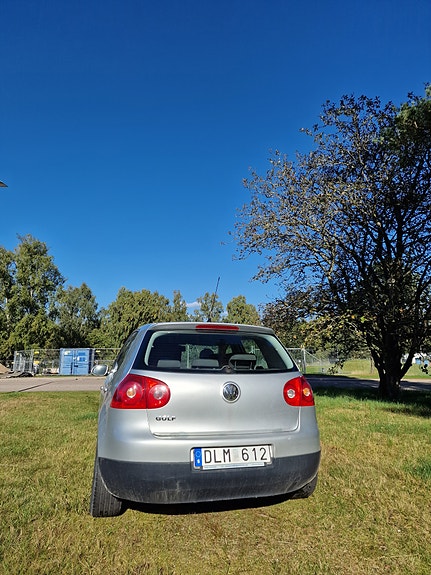 Volkswagen Golf V 2 of 5