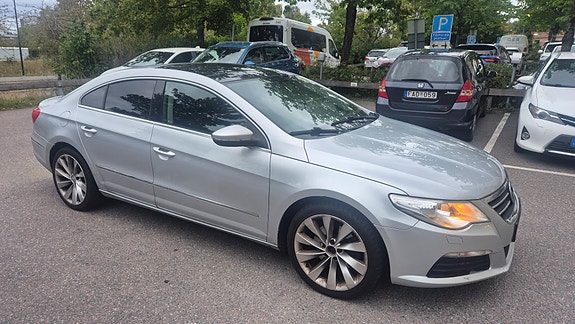 Volkswagen Passat CC 3 of 9