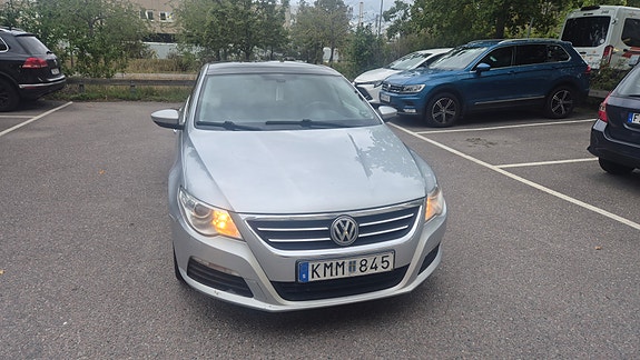 Volkswagen Passat CC 2 of 9
