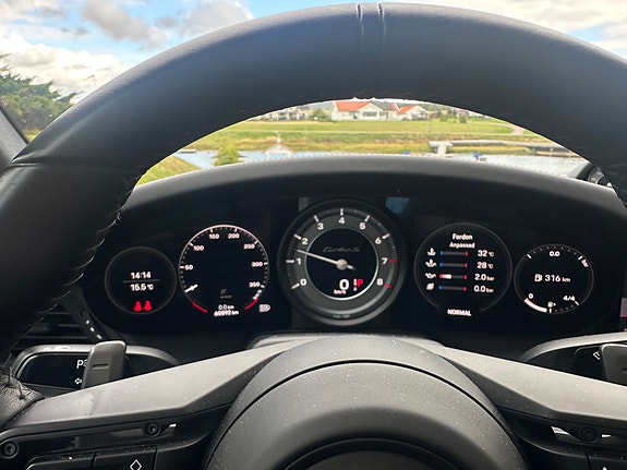 Porsche 911 Turbo S 5 of 7