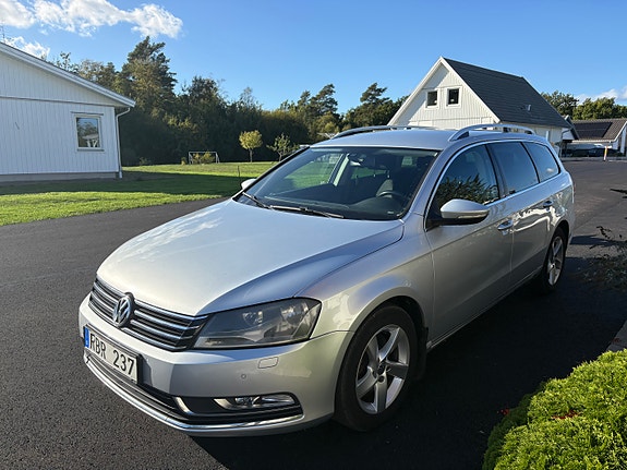 Volkswagen Passat 2 of 3